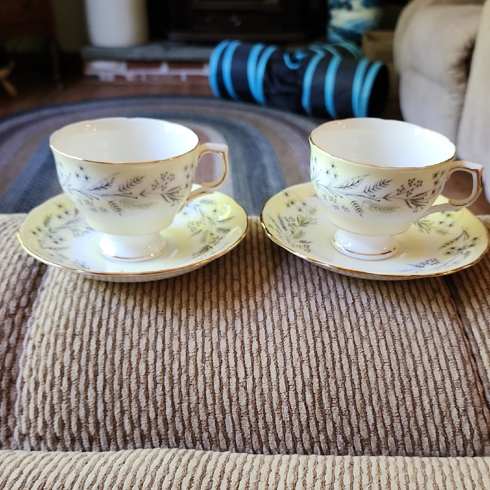 Vintage COLCLOUGH brand 4 Piece Tea For 2 Set. Made In England Bone China